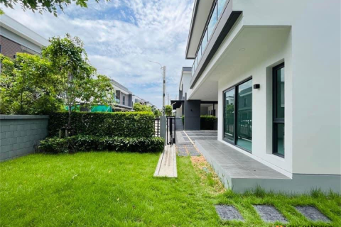 House in Bangkok, Thailand 4 bedrooms № 189148
