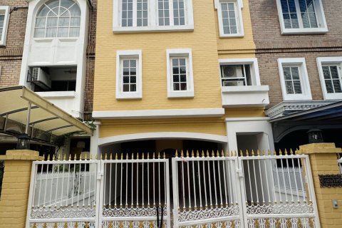 House in Yan Nawa, Bangkok, Thailand 4 bedrooms № 154790 - photo 1