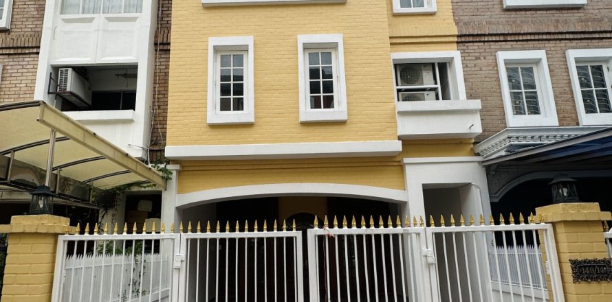 House in Yan Nawa, Bangkok, Thailand 4 bedrooms № 154790