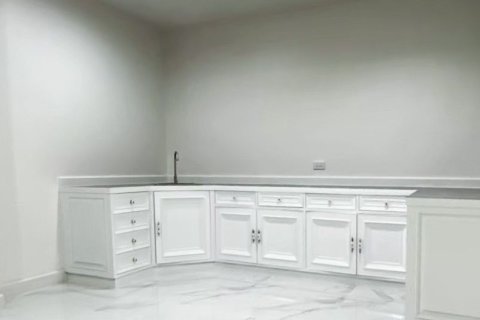 House in Yan Nawa, Bangkok, Thailand 4 bedrooms № 154790 - photo 2