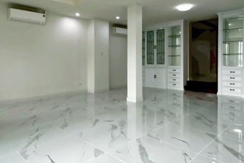 House in Yan Nawa, Bangkok, Thailand 4 bedrooms № 154790 - photo 4