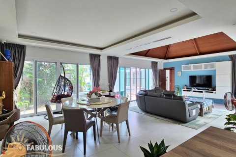 Villa in Bang Tao, Thailand 4 bedrooms № 179415 - photo 11