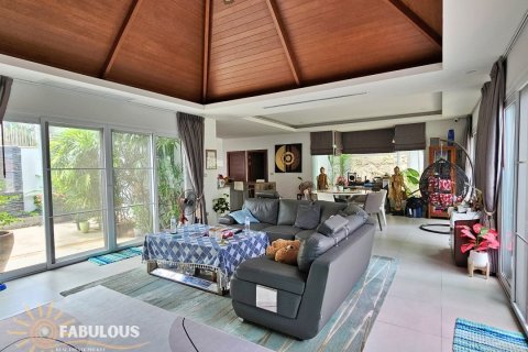 Villa in Bang Tao, Thailand 4 bedrooms № 179415 - photo 4