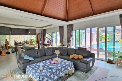 Villa in Bang Tao, Thailand 4 bedrooms № 179415 - photo 8