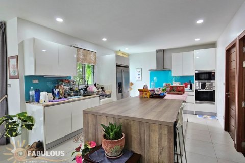 Villa in Bang Tao, Thailand 4 bedrooms № 179415 - photo 9