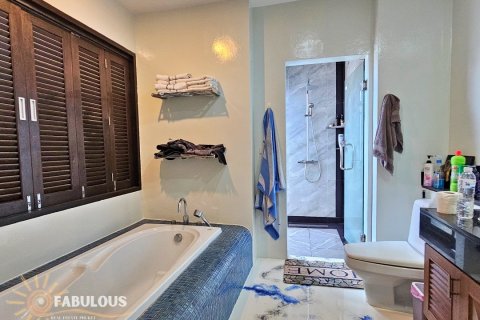 Villa in Bang Tao, Thailand 4 bedrooms № 179415 - photo 6
