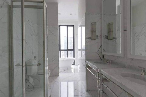 Condo à Pathum Wan, Bangkok, Thaïlande, 3 chambres № 205308 - photo 6