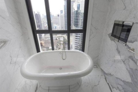 Condo à Pathum Wan, Bangkok, Thaïlande, 3 chambres № 205308 - photo 7