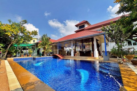 Maison à Pattaya, Thaïlande 7 chambres № 195989