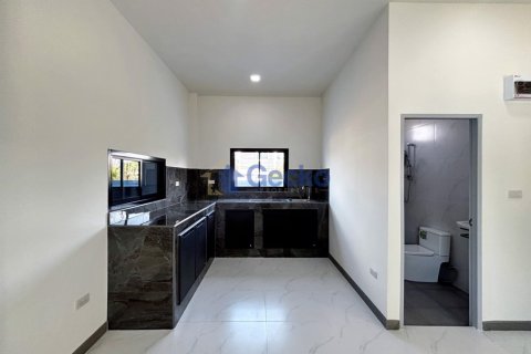 House in Pattaya, Thailand 3 bedrooms № 195990 - photo 8
