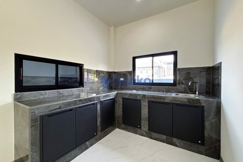 House in Pattaya, Thailand 3 bedrooms № 195990 - photo 9