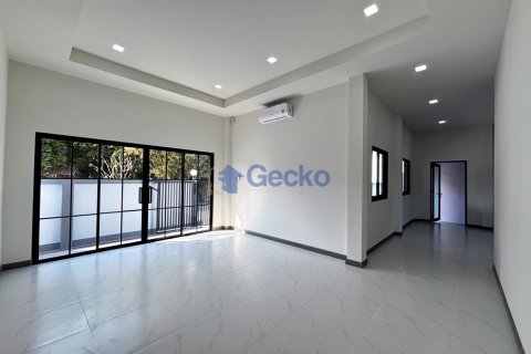 House in Pattaya, Thailand 3 bedrooms № 195990 - photo 6