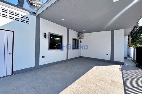 House in Pattaya, Thailand 3 bedrooms № 195990 - photo 4