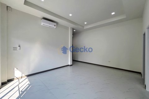 House in Pattaya, Thailand 3 bedrooms № 195990 - photo 16