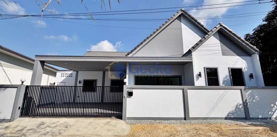 House in Pattaya, Thailand 3 bedrooms № 195990