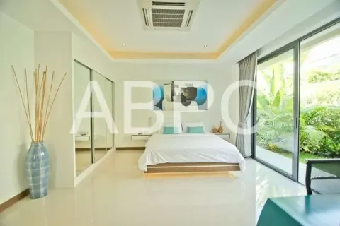 Casa de 4 dormitorios en Pattaya, Tailandia № 211564 - foto 4