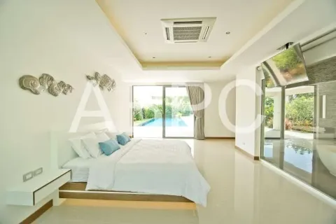Casa de 4 dormitorios en Pattaya, Tailandia № 211563 - foto 6