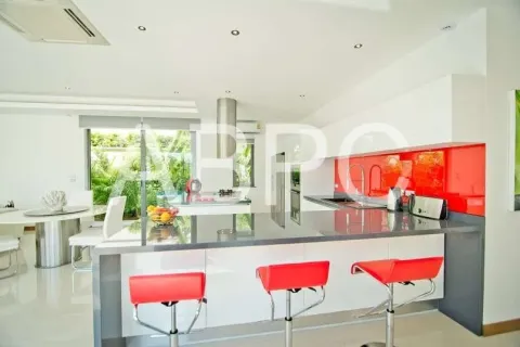 Casa de 4 dormitorios en Pattaya, Tailandia № 211563 - foto 10