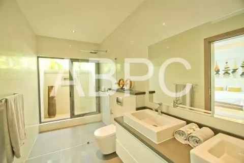 Casa de 4 dormitorios en Pattaya, Tailandia № 211563 - foto 15
