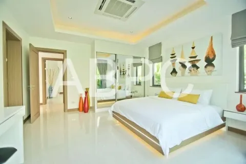 Casa de 4 dormitorios en Pattaya, Tailandia № 211563 - foto 7