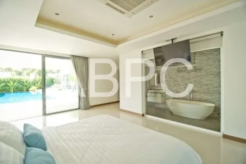 Casa de 4 dormitorios en Pattaya, Tailandia № 211563 - foto 5