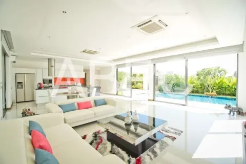 Casa de 4 dormitorios en Pattaya, Tailandia № 211563 - foto 8