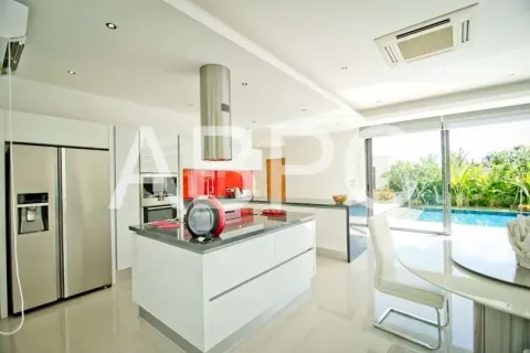 Casa de 4 dormitorios en Pattaya, Tailandia № 211563 - foto 11