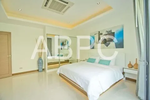 Casa de 4 dormitorios en Pattaya, Tailandia № 211563 - foto 14