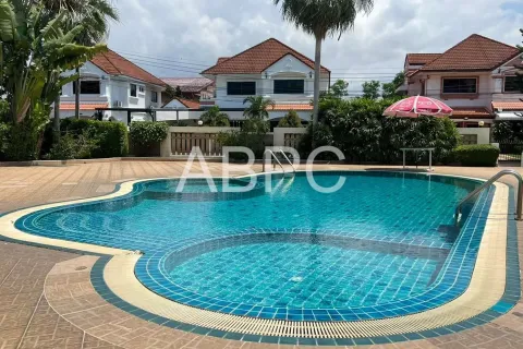Casa de 3 dormitorios en Pattaya, Tailandia № 211565 - foto 14