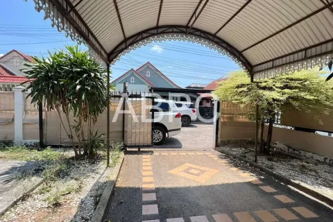 Casa de 3 dormitorios en Pattaya, Tailandia № 211565 - foto 11