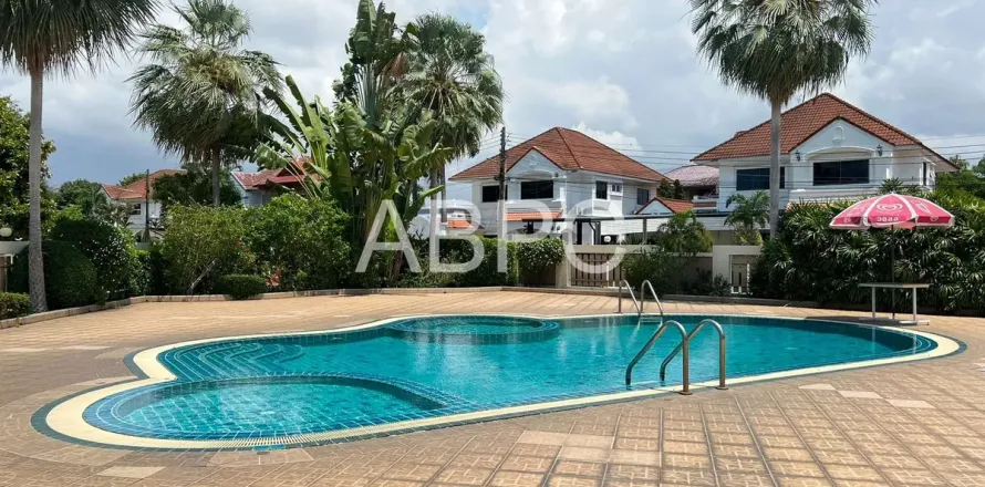 Casa de 3 dormitorios en Pattaya, Tailandia № 211565