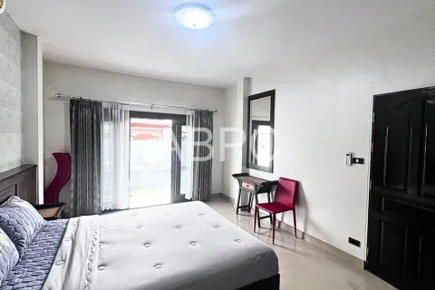 Casa de 5 dormitorios en Jomtien Beach, Pattaya, Tailandia № 211561 - foto 7