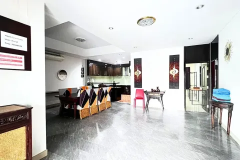 Casa de 5 dormitorios en Jomtien Beach, Pattaya, Tailandia № 211561 - foto 10