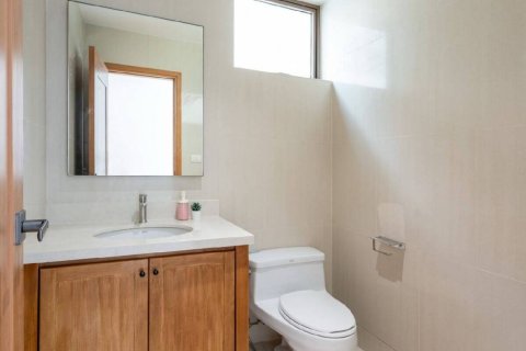 Condo in Bangkok, Thailand, 2 bedrooms  № 180626 - photo 21