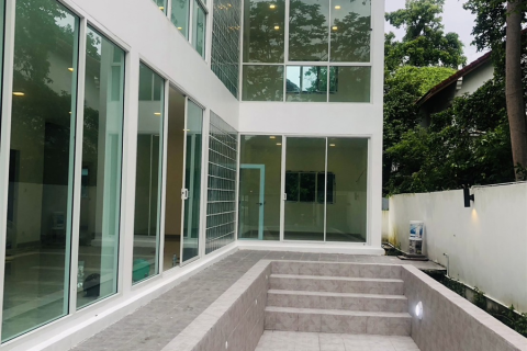 House in Bangkok, Thailand 4 bedrooms № 189025