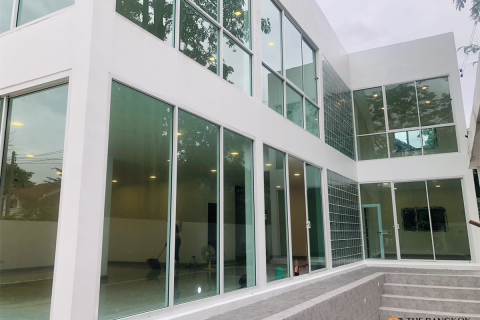 House in Bangkok, Thailand 4 bedrooms № 189025