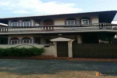 House in Bangkok, Thailand 5 bedrooms № 189021