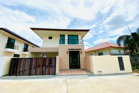 House in Pattaya, Thailand 3 bedrooms № 157690