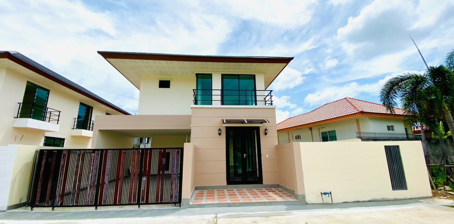 House in Pattaya, Thailand 3 bedrooms № 157690
