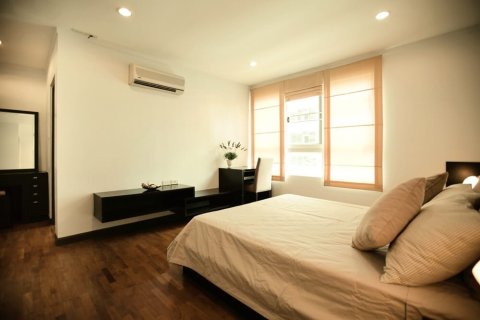 Condo in Bangkok, Thailand, 2 bedrooms  № 157691 - photo 3