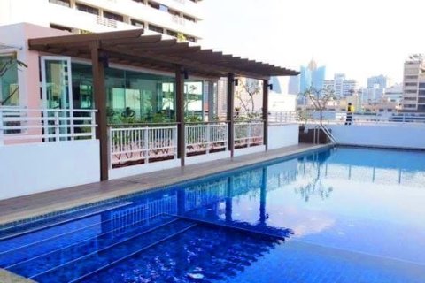 Condo in Bangkok, Thailand, 2 bedrooms  № 157691 - photo 11