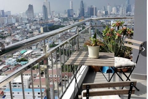 Condo in Bangkok, Thailand, 2 bedrooms  № 157693 - photo 13