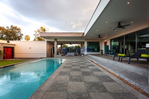 House in Pattaya, Thailand 4 bedrooms № 196987 - photo 25