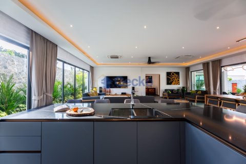 House in Pattaya, Thailand 4 bedrooms № 196987 - photo 24