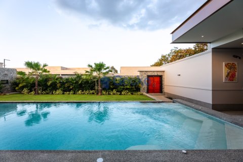 House in Pattaya, Thailand 4 bedrooms № 196987 - photo 17