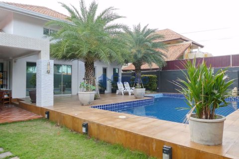 House in Pattaya, Thailand 3 bedrooms № 196984