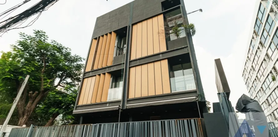 Reihenhaus in Phra Khanong, Bangkok, Thailand 4 Schlafzimmer № 214849