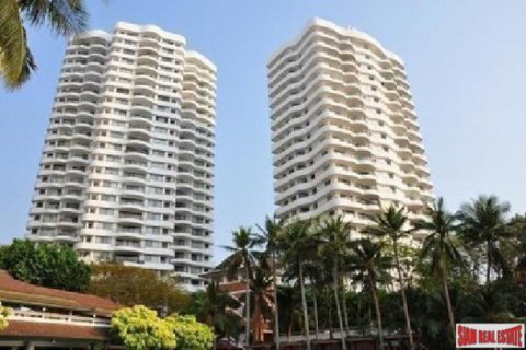 Apartment in Pattaya, Thailand 3 bedrooms № 193615