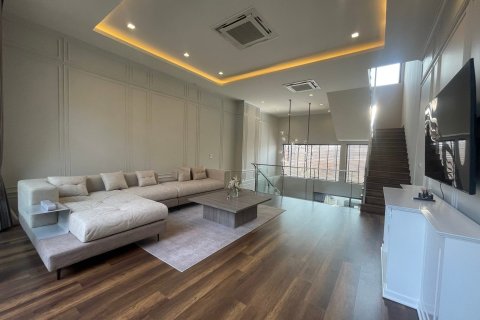Townhouse in Bang Na, Bangkok, Thailand 4 bedrooms № 158148 - photo 3