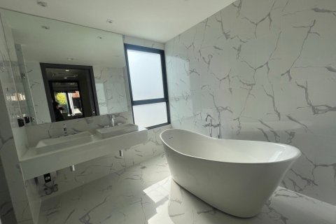 Townhouse in Bang Na, Bangkok, Thailand 4 bedrooms № 158148 - photo 8